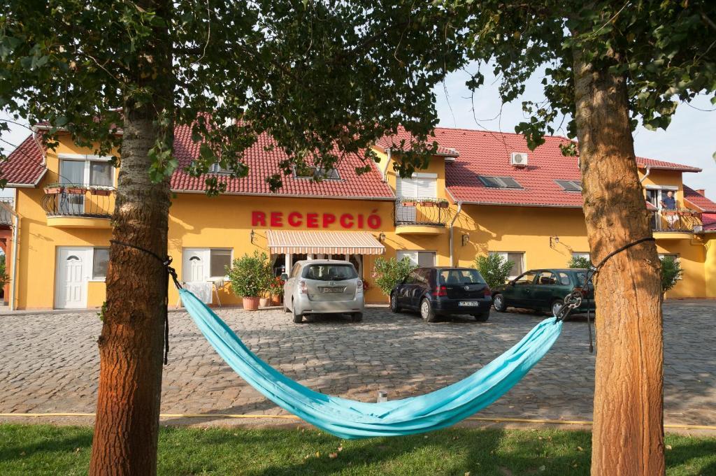 Hotel Autóscsárda és Panzió à Makó Extérieur photo